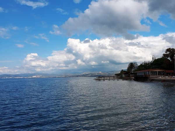 Contrate un coche de alquiler en Kusadasi y sume posibilidades a su viaje
